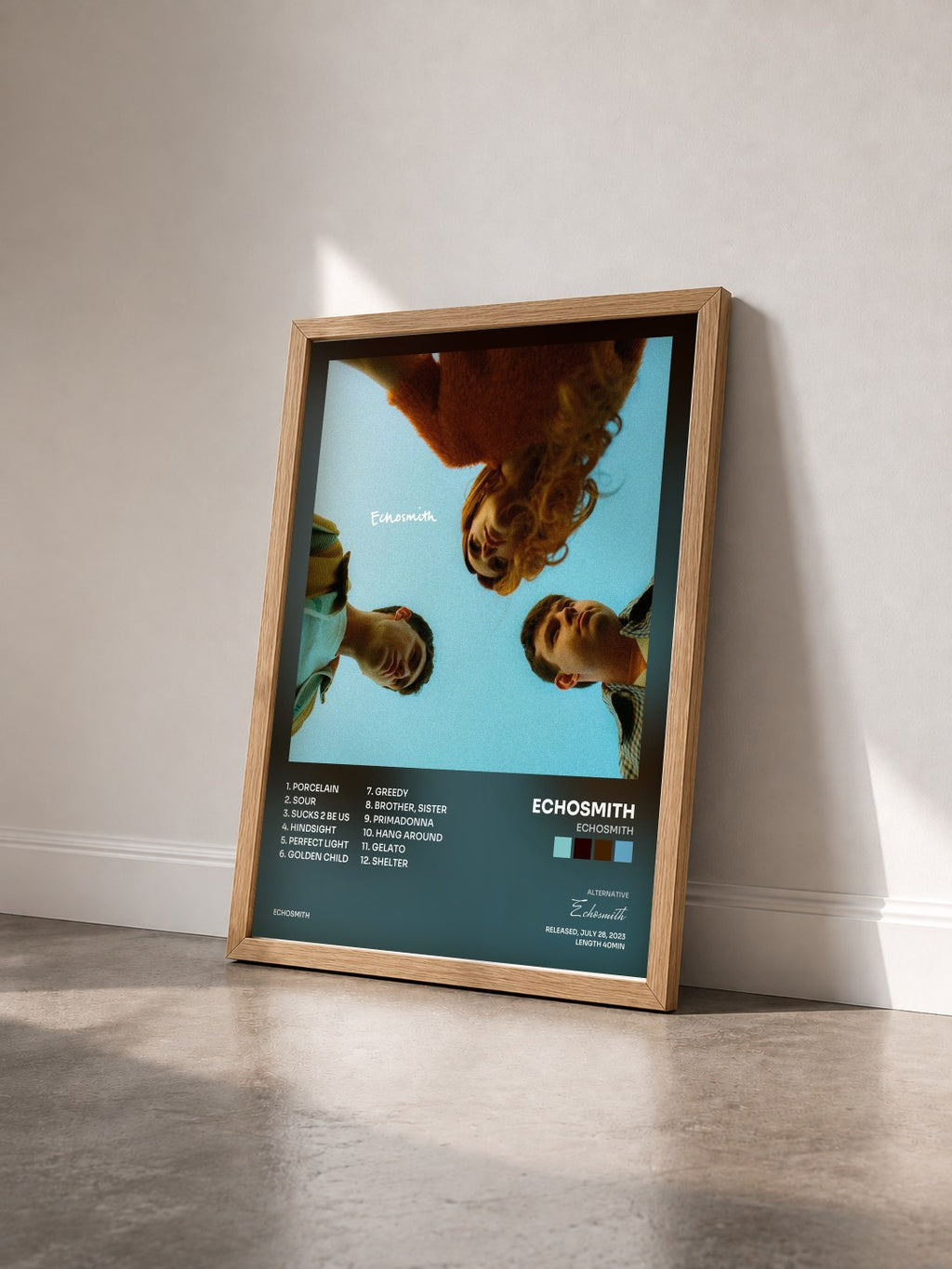 #bois Tableau de l'album Echosmith de Echosmith vu de trois quarts, cadre en bois brut