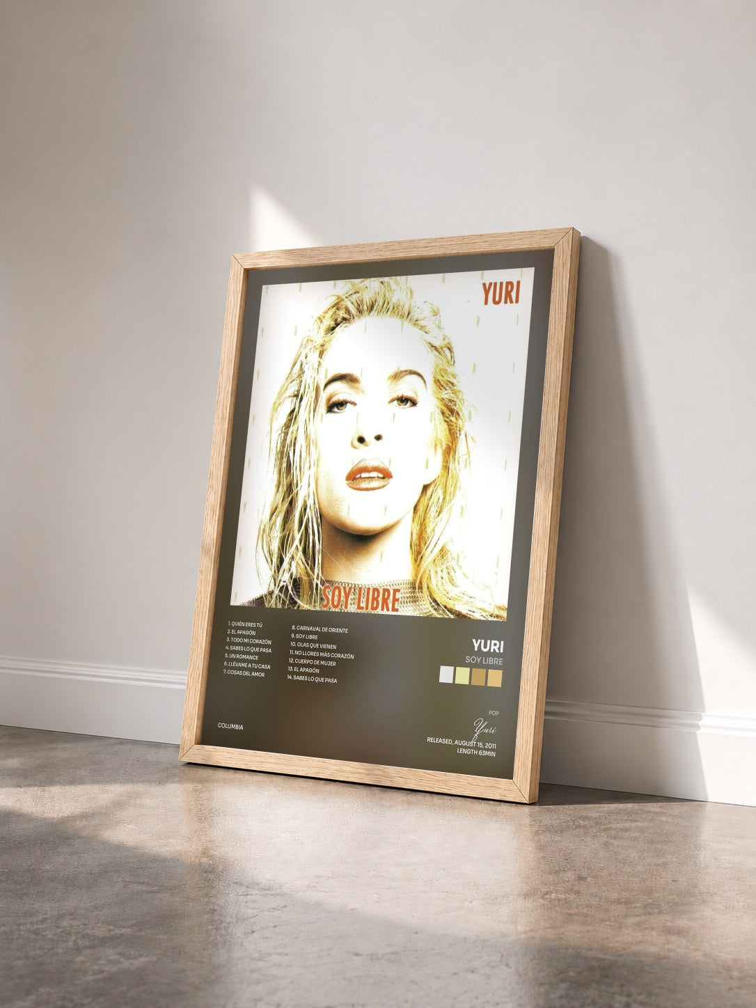 #bois Tableau de l'album Soy Libre de Yuri vu de trois quarts, cadre en bois brut