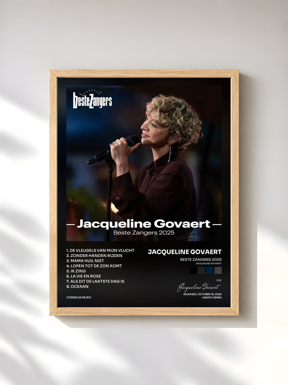 #bois Tableau de l'album Beste Zangers 2025 (Jacqueline Govaert) de Jacqueline Govaert, cadre en bois brut, imprimé et encadré en France