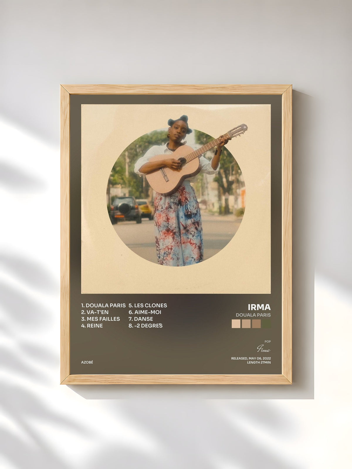 #bois Tableau de l'album Douala Paris de Irma, cadre en bois brut, imprimé et encadré en France
