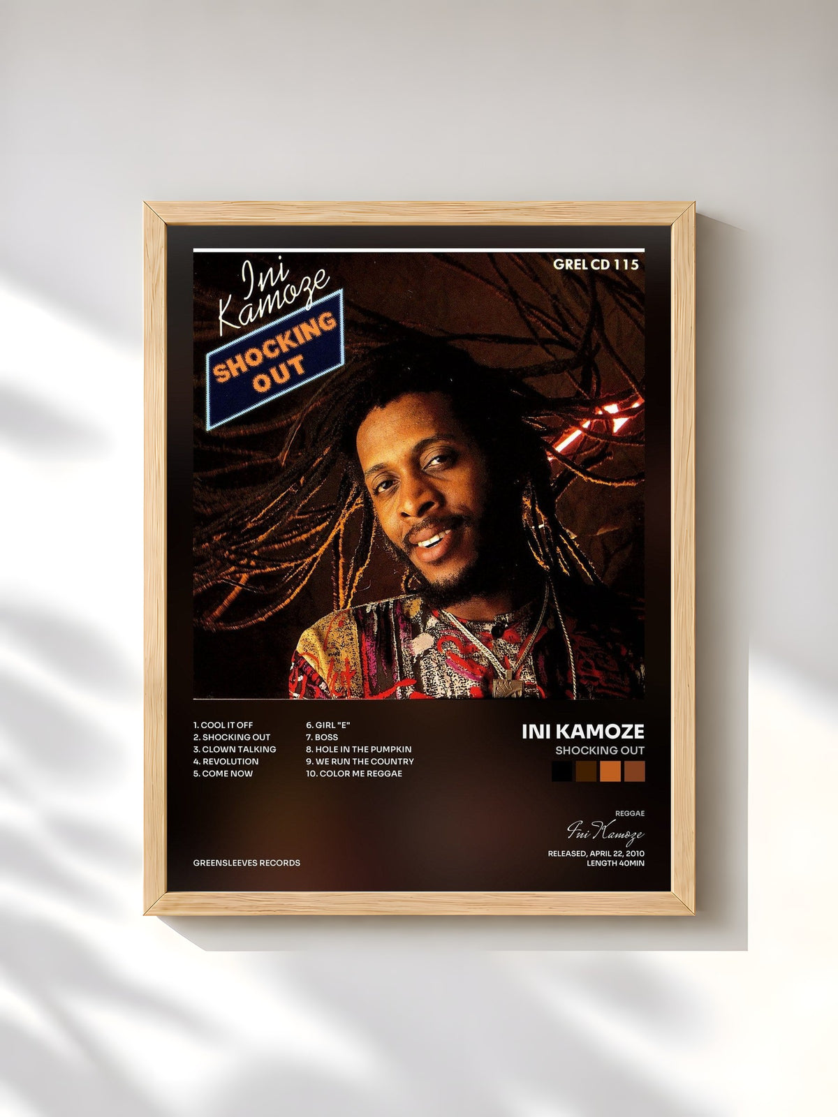 #bois Tableau de l'album Shocking Out de Ini Kamoze, cadre en bois brut, imprimé et encadré en France