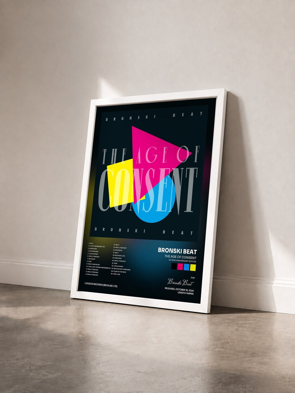 #blanc Tableau de l'album The Age of Consent (40 Year Anniversary Edition) de Bronski Beat vu de trois quarts, cadre blanc