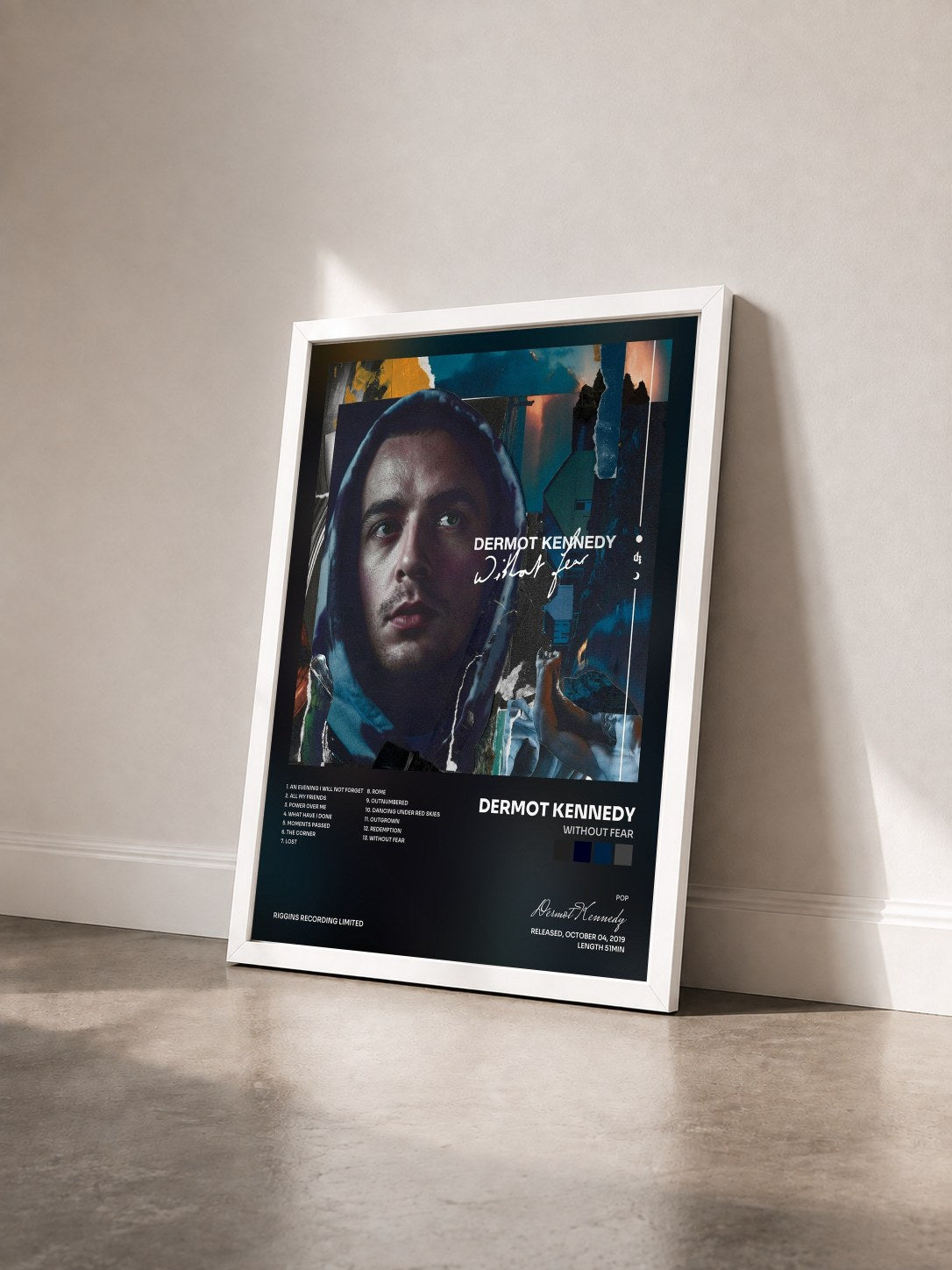 #blanc Tableau de l'album Without Fear de Dermot Kennedy vu de trois quarts, cadre blanc