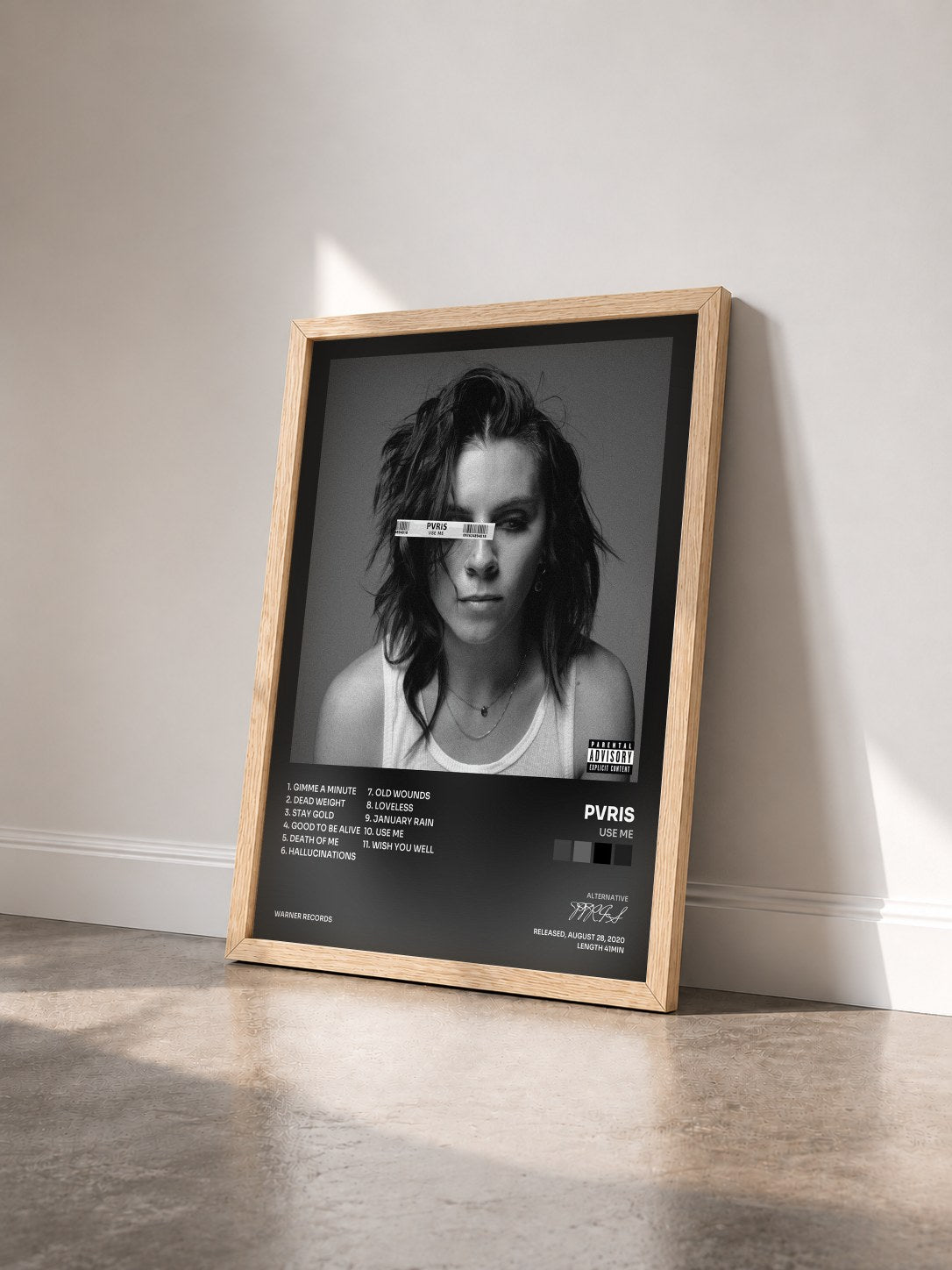 #bois Tableau de l'album Use Me de PVRIS vu de trois quarts, cadre en bois brut