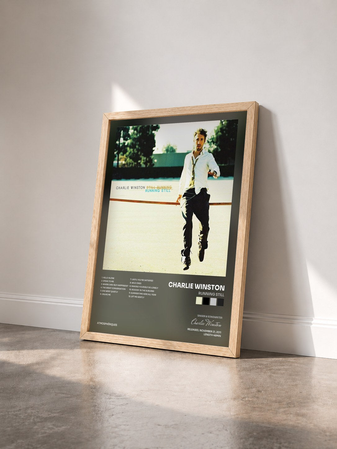 #bois Tableau de l'album Running Still de Charlie Winston vu de trois quarts, cadre en bois brut