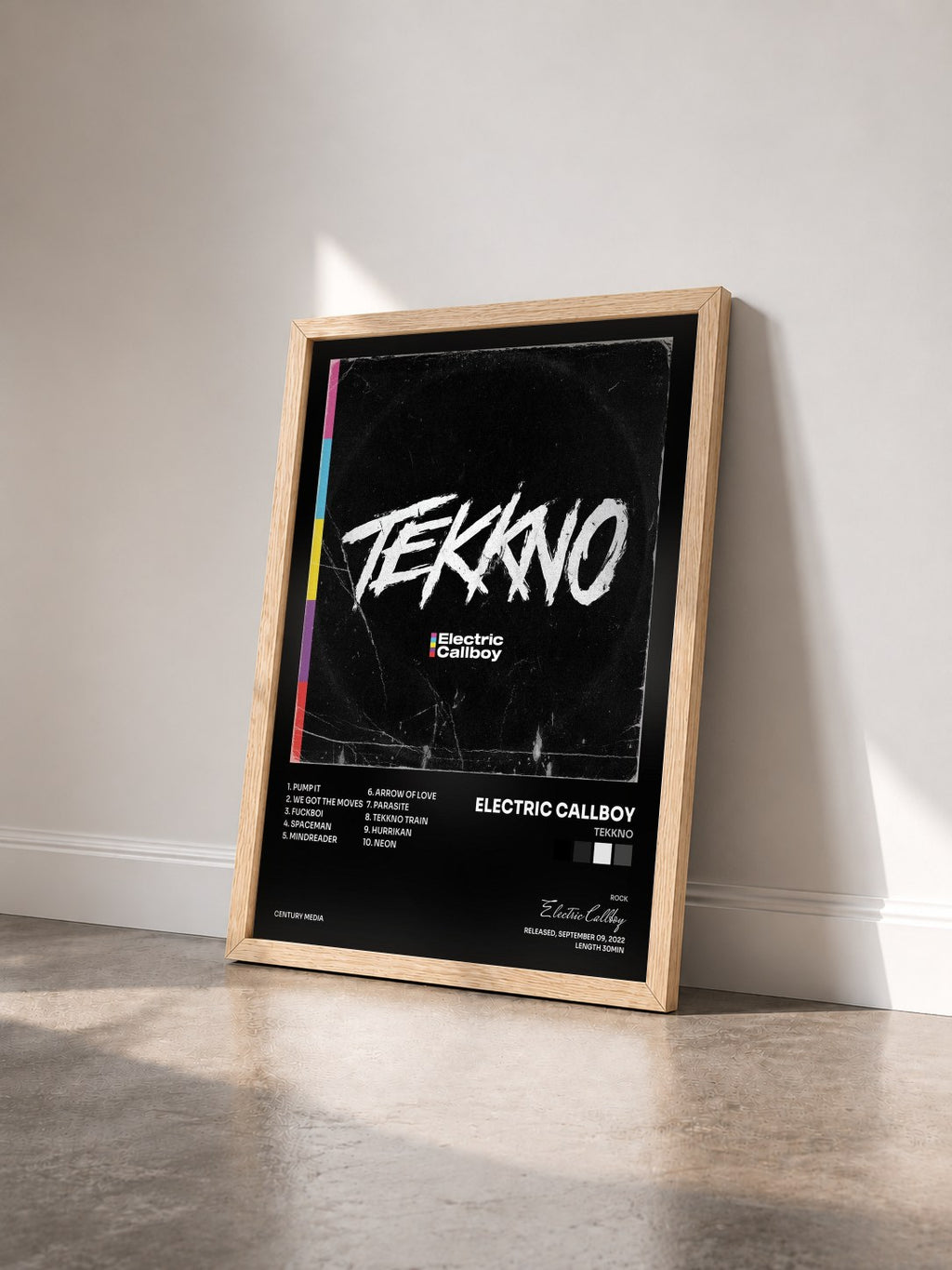 #bois Tableau de l'album TEKKNO de Electric Callboy vu de trois quarts, cadre en bois brut