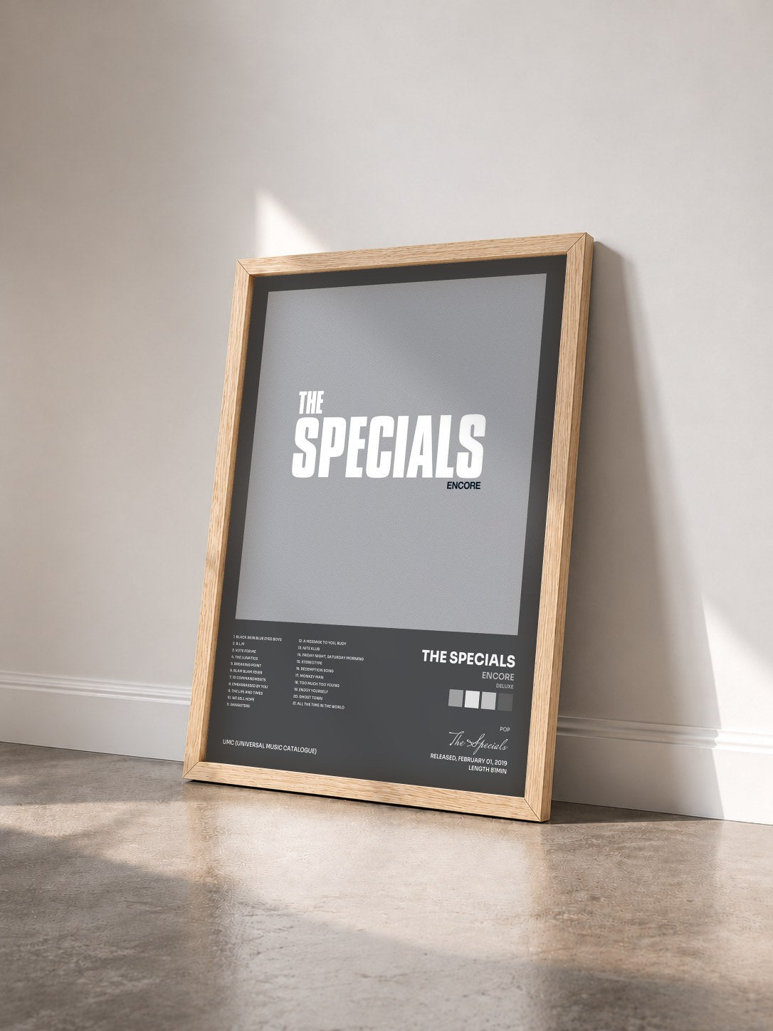 #bois Tableau de l'album Encore (Deluxe) de The Specials vu de trois quarts, cadre en bois brut