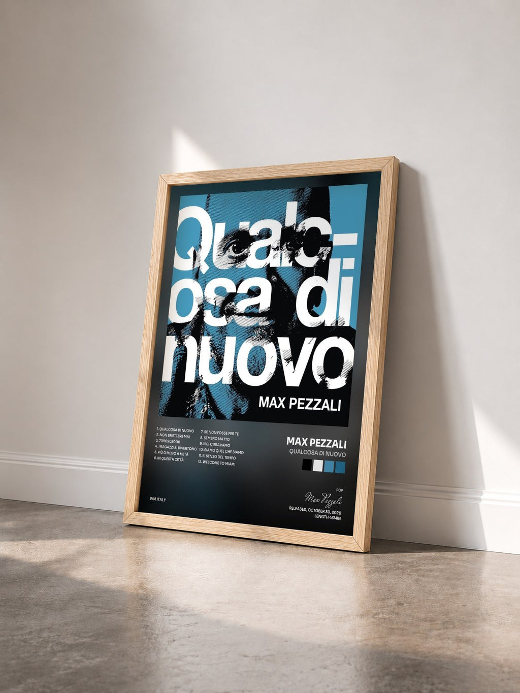 #bois Tableau de l'album Qualcosa di nuovo de Max Pezzali vu de trois quarts, cadre en bois brut