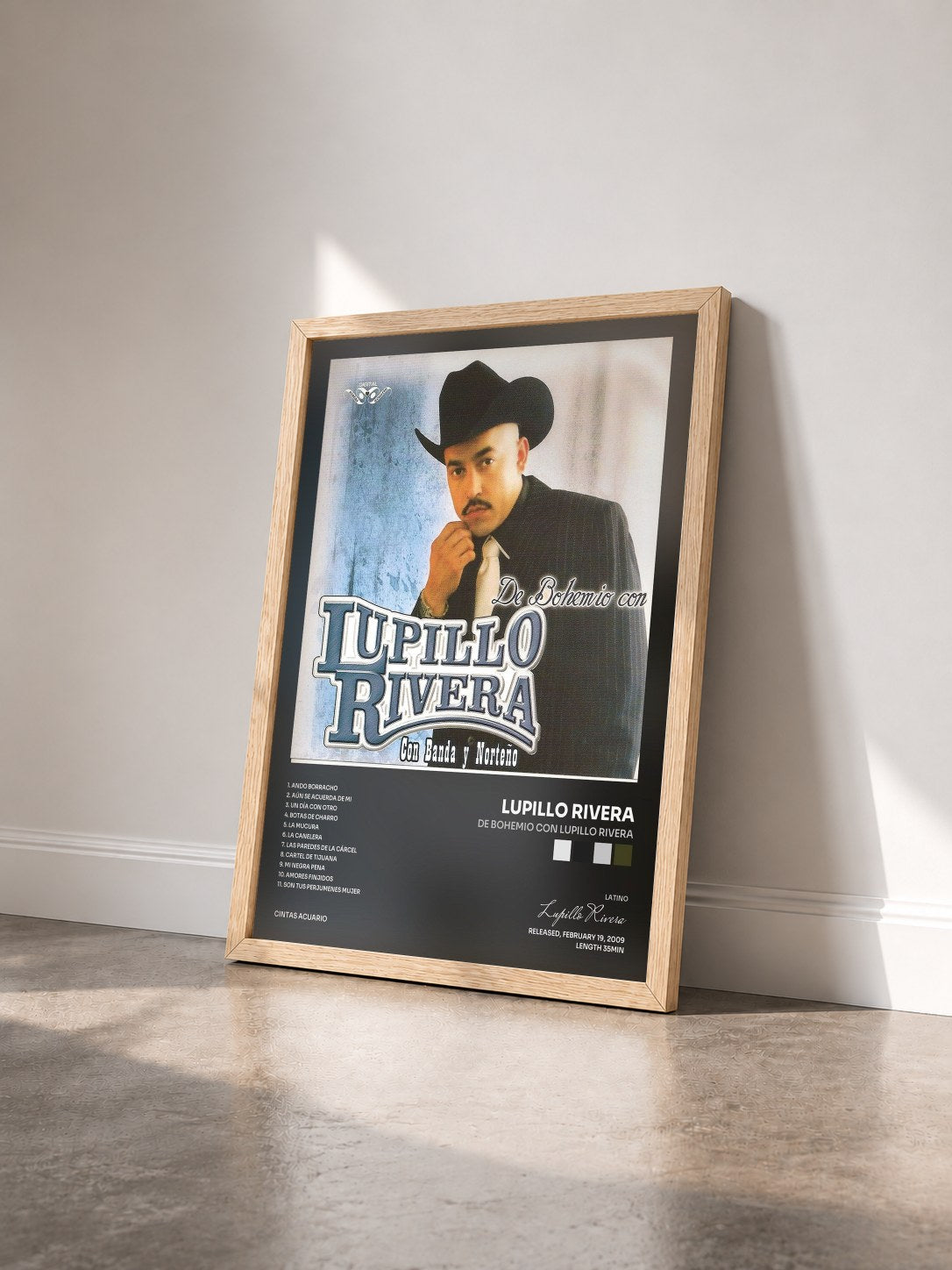 #bois Tableau de l'album De Bohemio Con Lupillo Rivera de Lupillo Rivera vu de trois quarts, cadre en bois brut