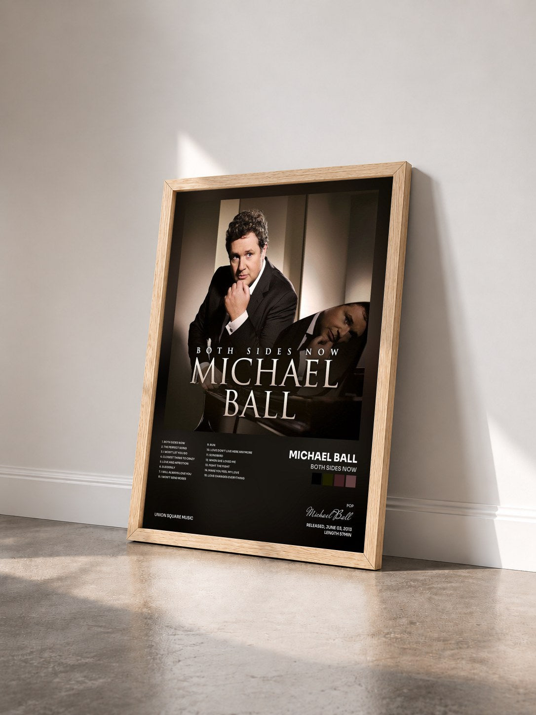 #bois Tableau de l'album Both Sides Now de Michael Ball vu de trois quarts, cadre en bois brut