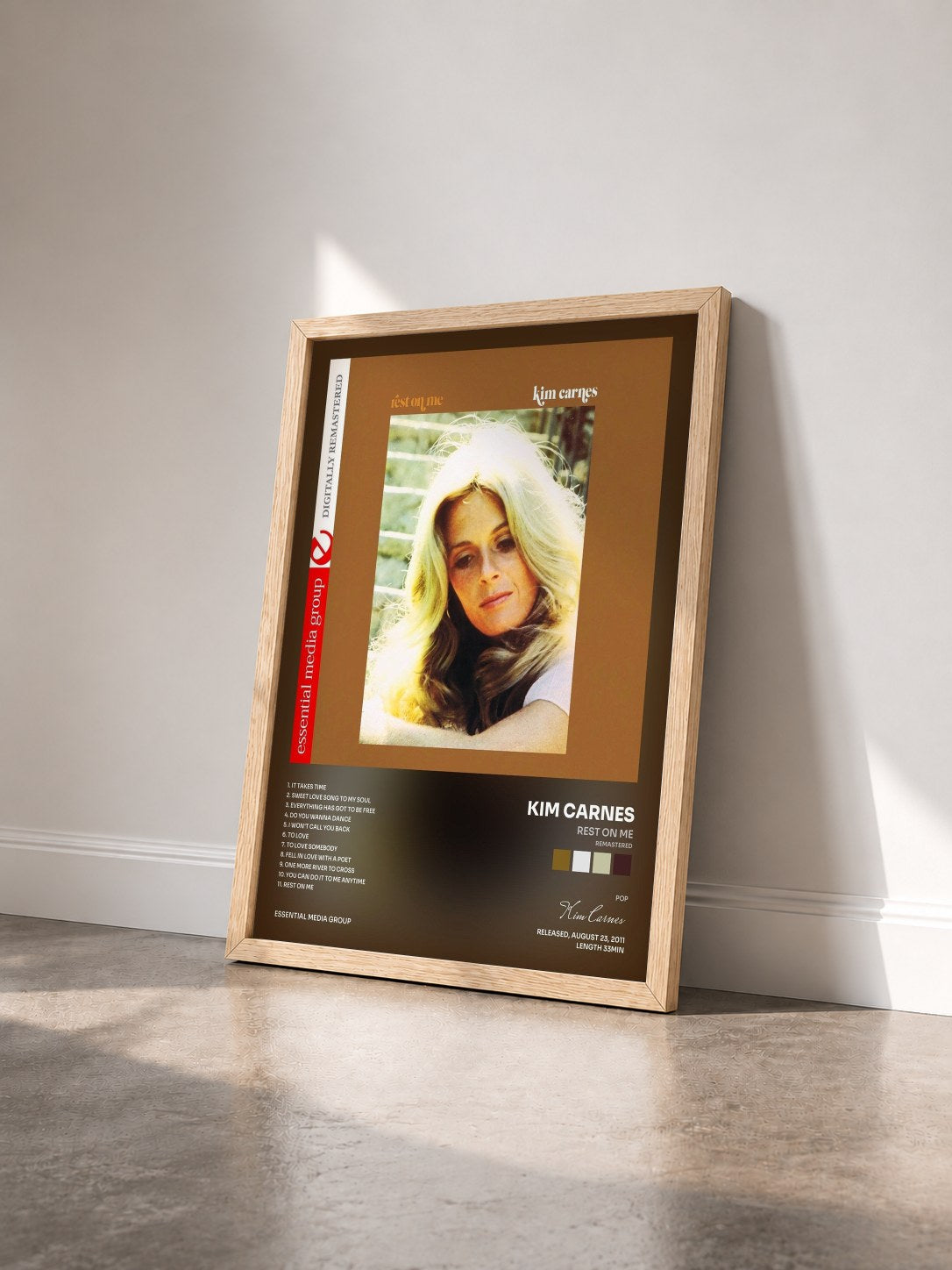#bois Tableau de l'album Rest on Me (Remastered) de Kim Carnes vu de trois quarts, cadre en bois brut