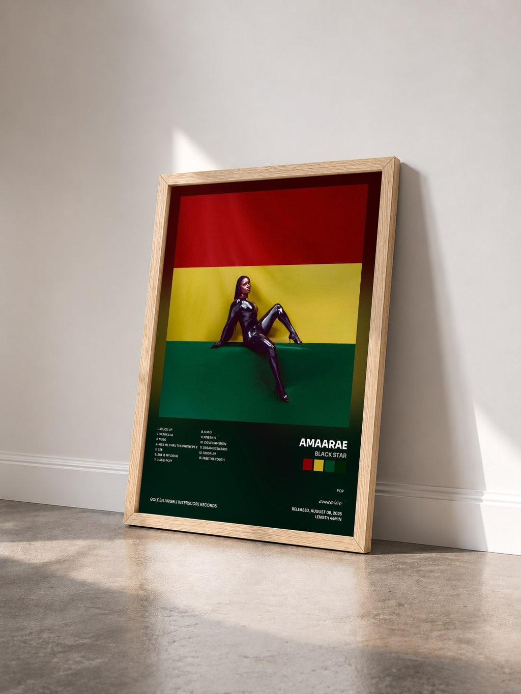 #bois Tableau de l'album BLACK STAR de amaarae vu de trois quarts, cadre en bois brut