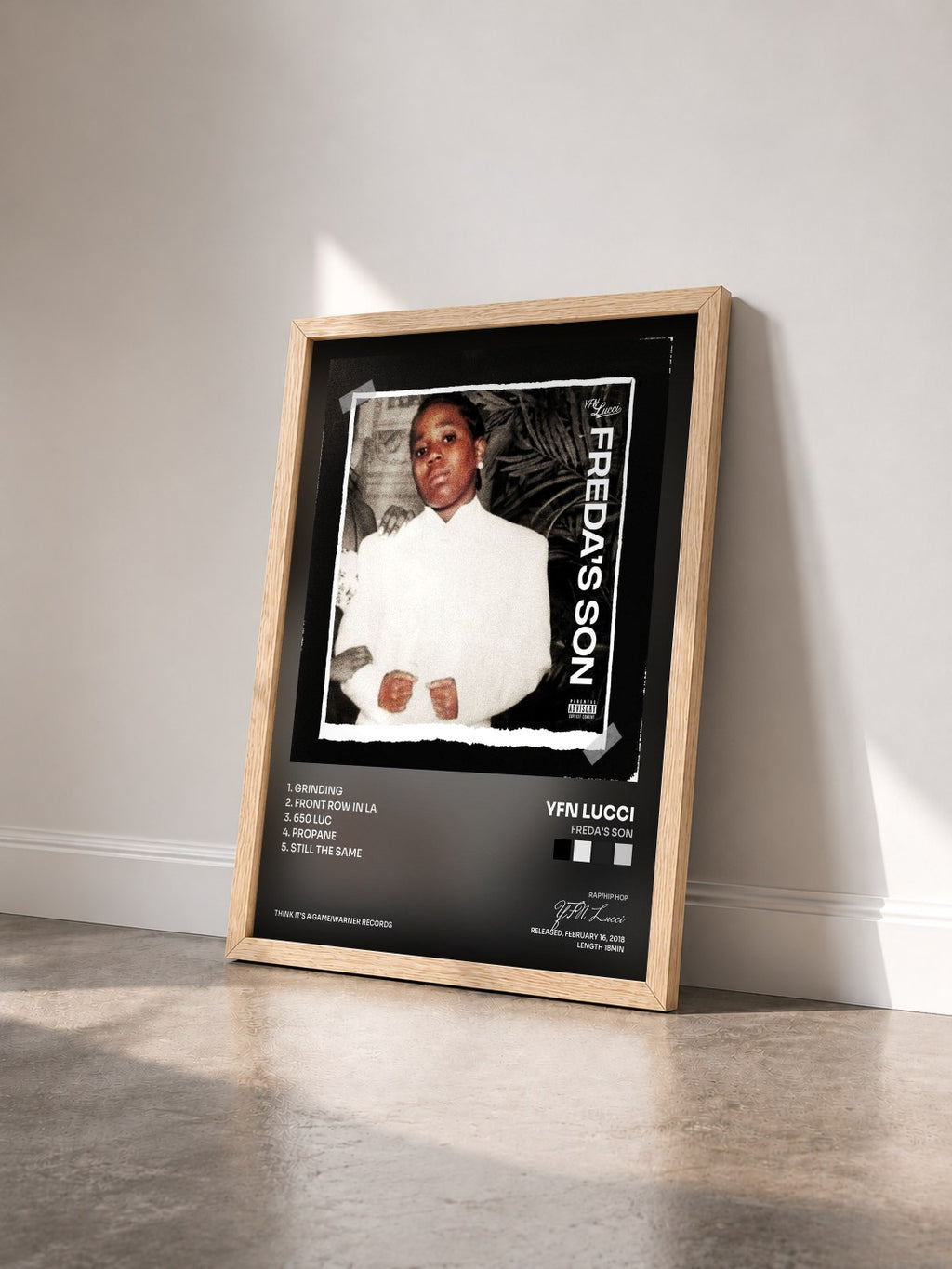 #bois Tableau de l'album Freda's Son de YFN Lucci vu de trois quarts, cadre en bois brut