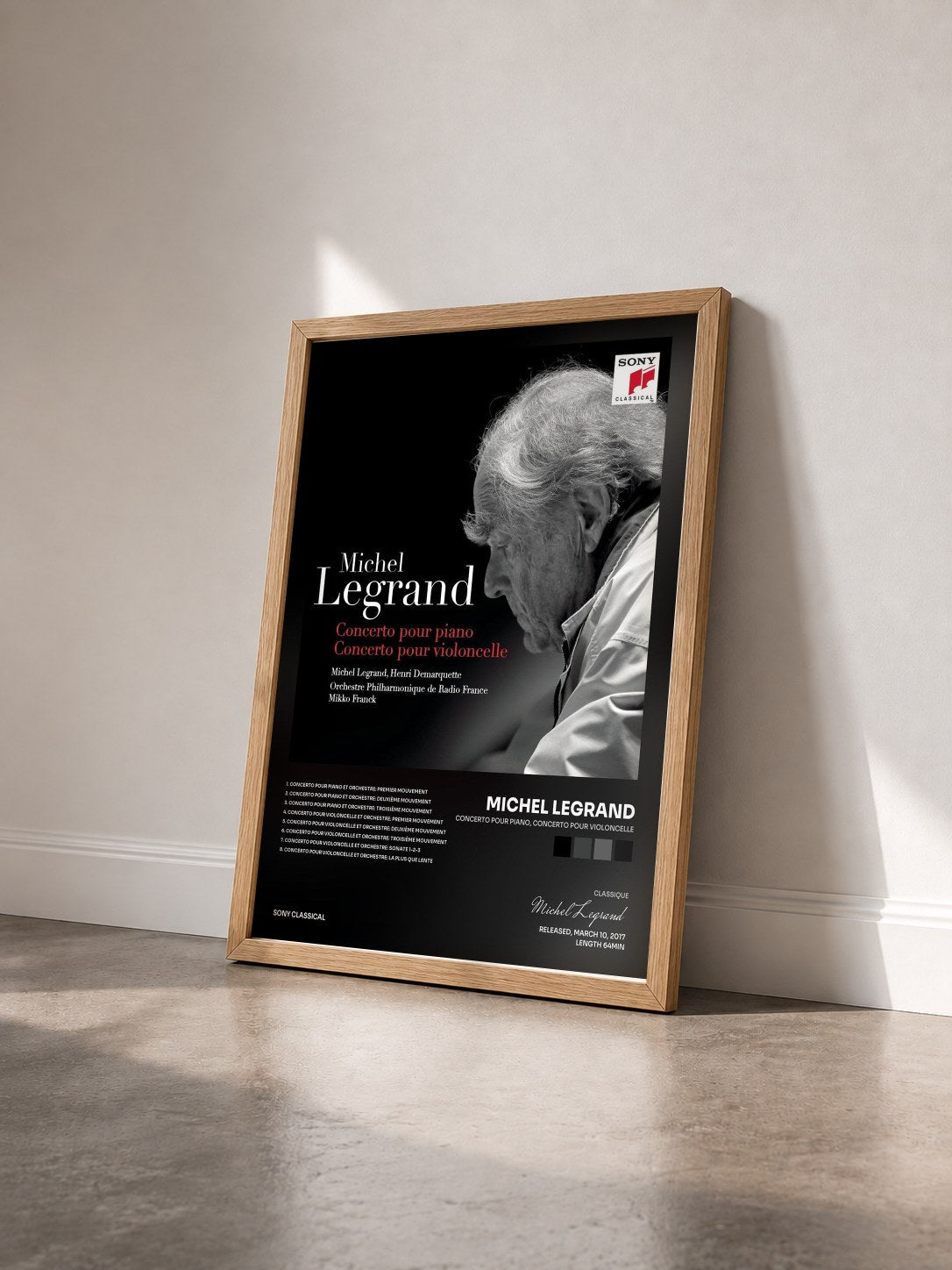 #bois Tableau de l'album Concerto pour piano, Concerto pour violoncelle de Michel Legrand vu de trois quarts, cadre en bois brut