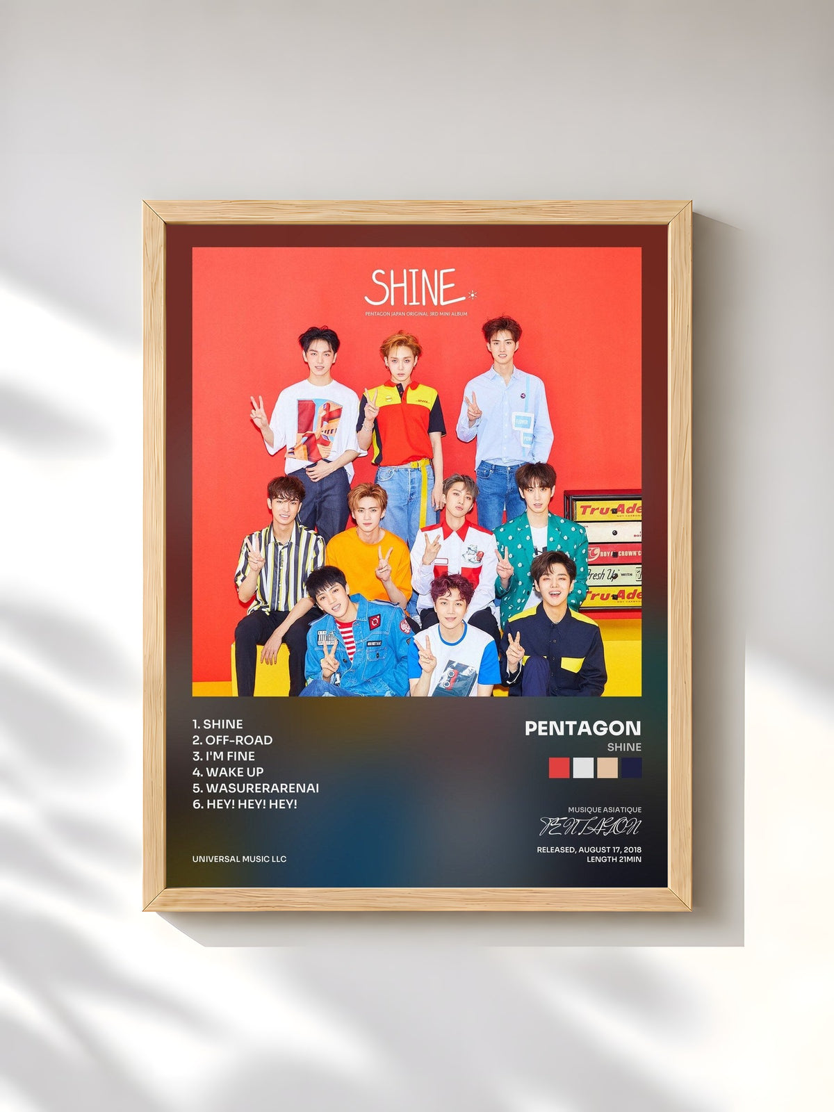 #bois Tableau de l'album Shine de PENTAGON, cadre en bois brut, imprimé et encadré en France