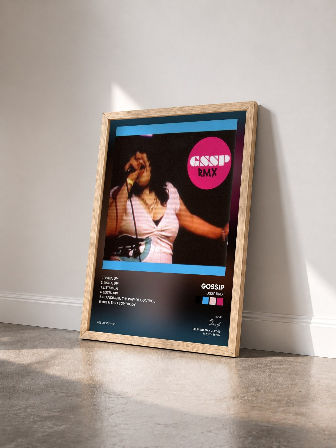 #bois Tableau de l'album GSSP RMX de Gossip vu de trois quarts, cadre en bois brut