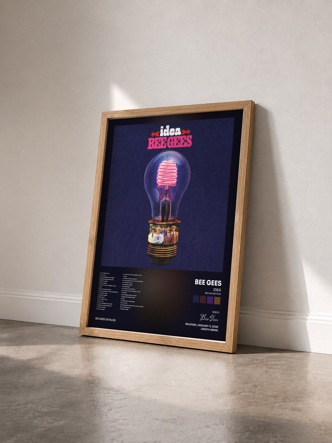 #bois Tableau de l'album Idea (Deluxe Edition) de Bee Gees vu de trois quarts, cadre en bois brut