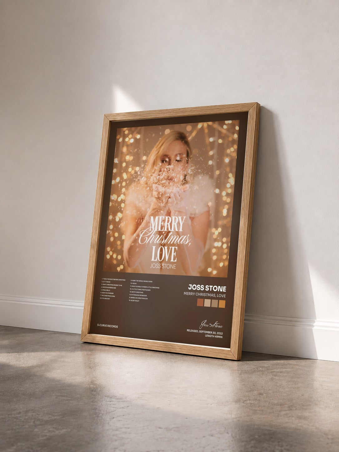 #bois Tableau de l'album Merry Christmas, Love de Joss Stone vu de trois quarts, cadre en bois brut