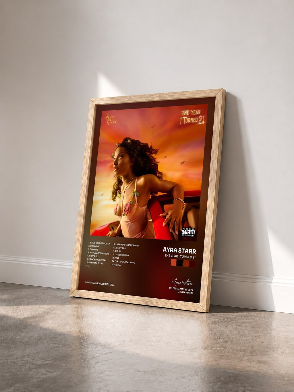 #bois Tableau de l'album The Year I Turned 21 de Ayra Starr vu de trois quarts, cadre en bois brut