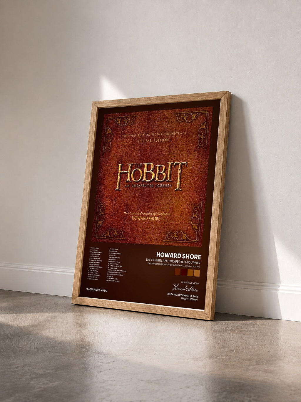 #bois Tableau de l'album The Hobbit: An Unexpected Journey (Original Motion Picture Soundtrack) (Special Edition) de Howard Shore vu de trois quarts, cadre en bois brut