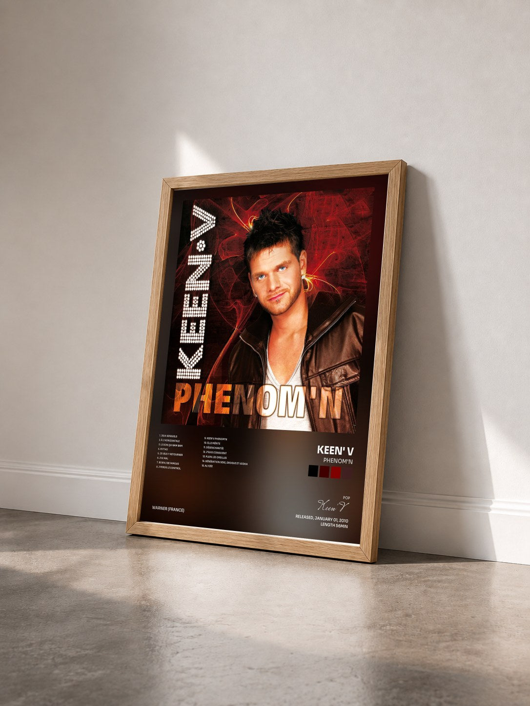 #bois Tableau de l'album Phenom'N de Keen' V vu de trois quarts, cadre en bois brut