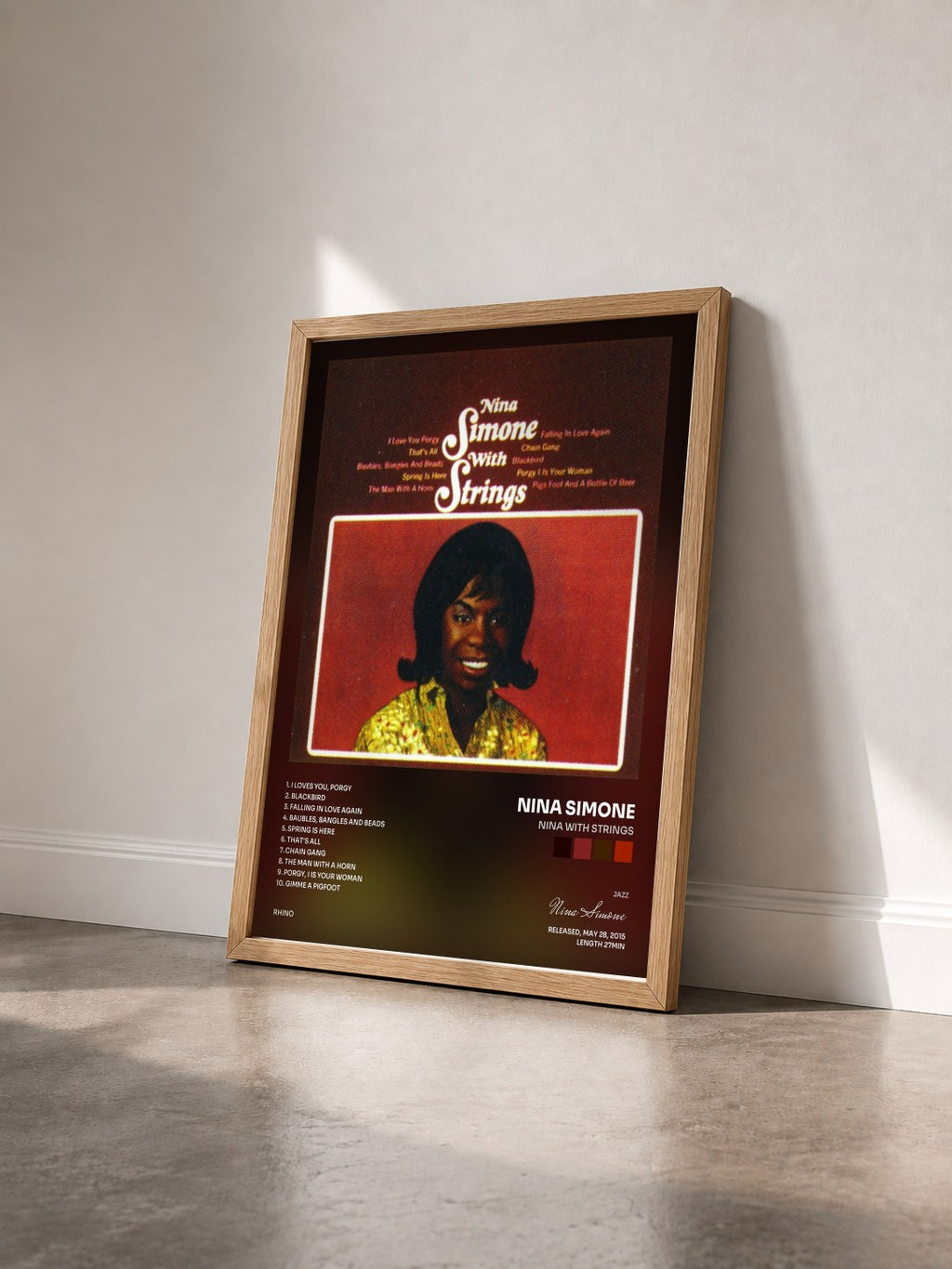 #bois Tableau de l'album Nina with Strings de Nina Simone vu de trois quarts, cadre en bois brut