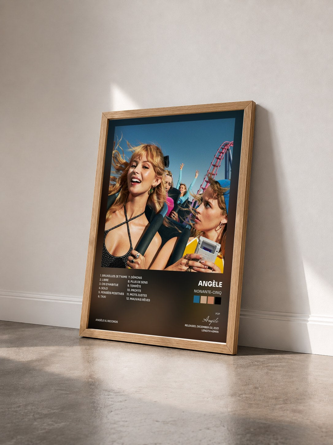 #bois Tableau de l'album Nonante-Cinq de Angèle vu de trois quarts, cadre en bois brut