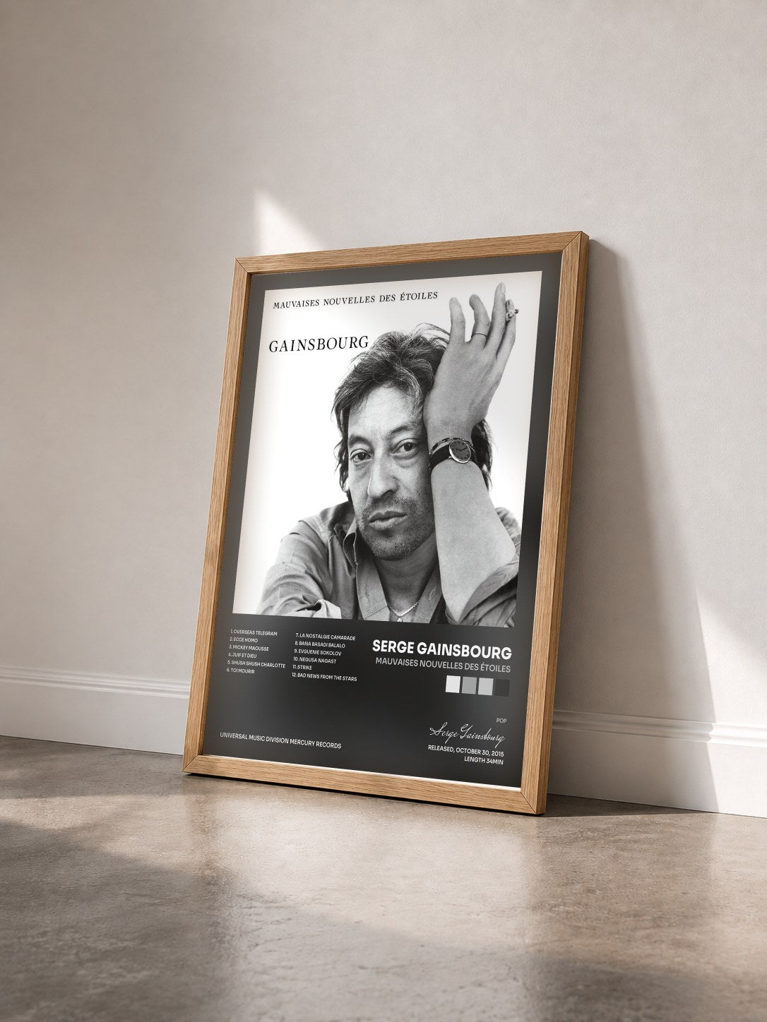 #bois Tableau de l'album Mauvaises nouvelles des étoiles de Serge Gainsbourg vu de trois quarts, cadre en bois brut