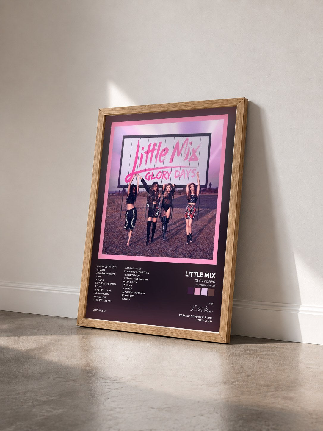 #bois Tableau de l'album Glory Days (Expanded Edition) de Little Mix vu de trois quarts, cadre en bois brut