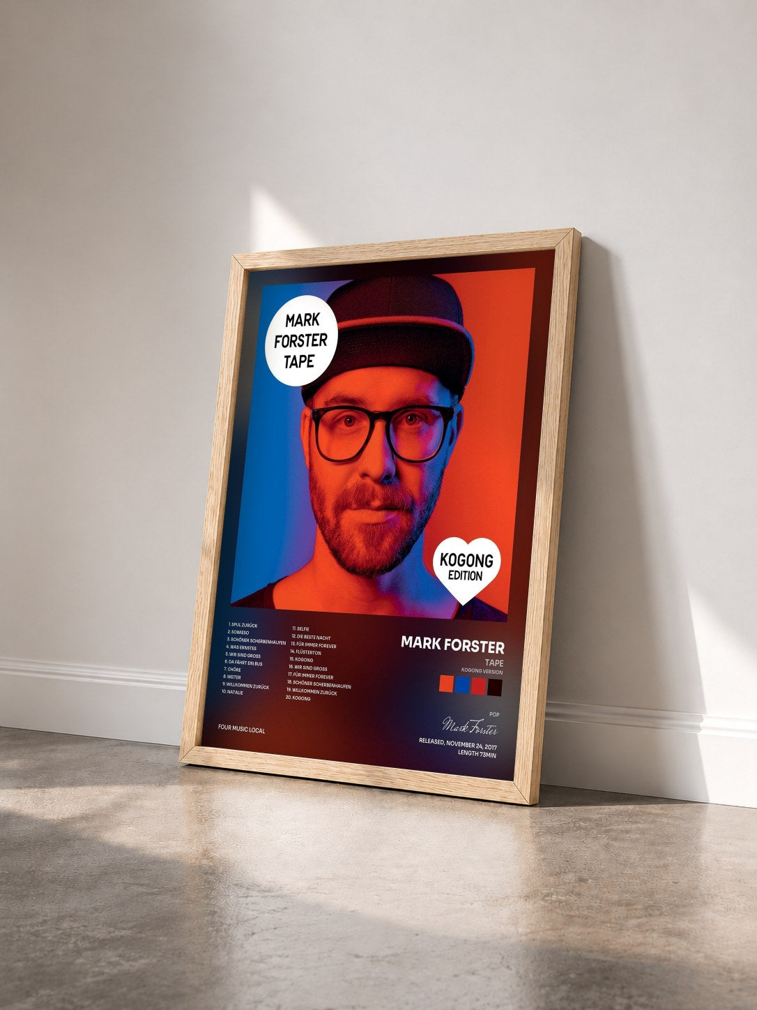#bois Tableau de l'album TAPE (Kogong Version) de Mark Forster vu de trois quarts, cadre en bois brut