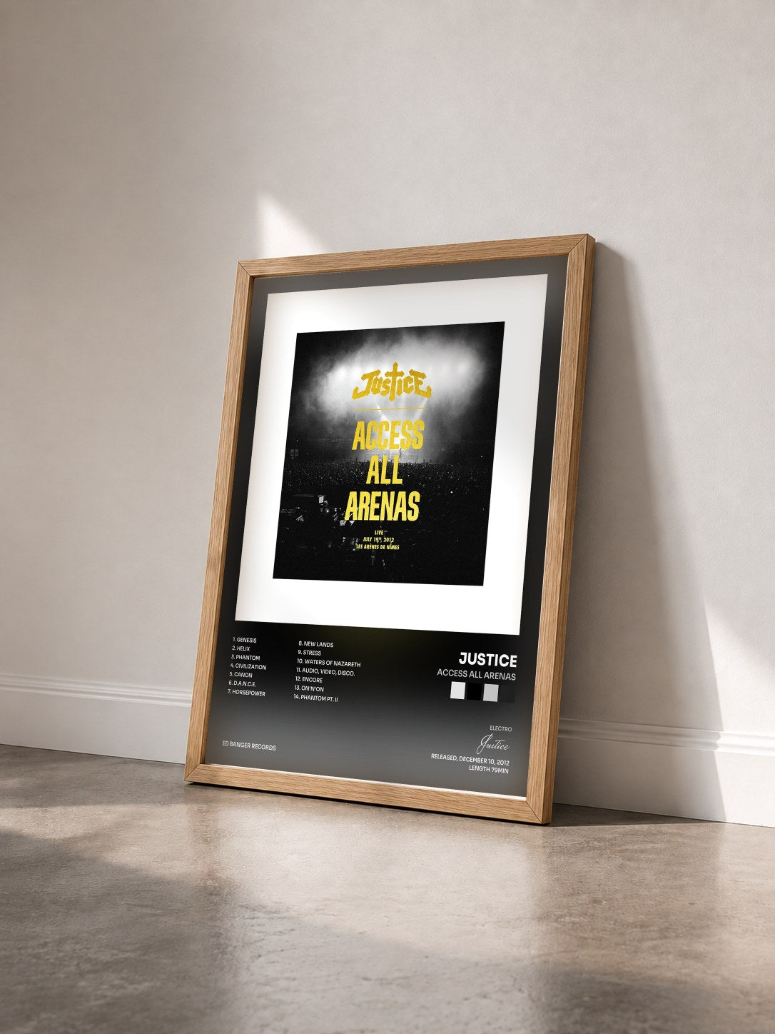 #bois Tableau de l'album Access All Arenas de Justice vu de trois quarts, cadre en bois brut