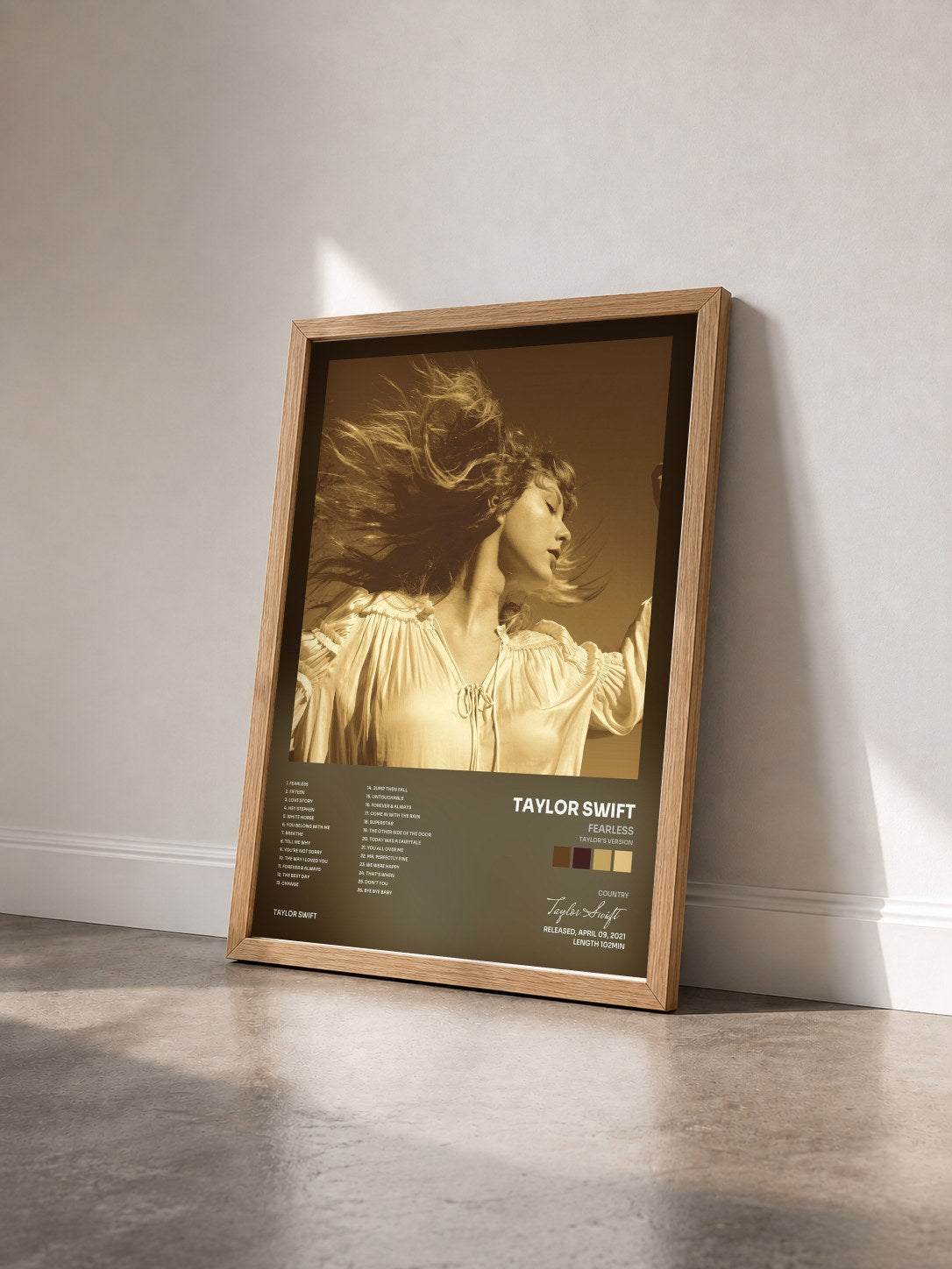 #bois Tableau de l'album Fearless (Taylor's Version) de Taylor Swift vu de trois quarts, cadre en bois brut