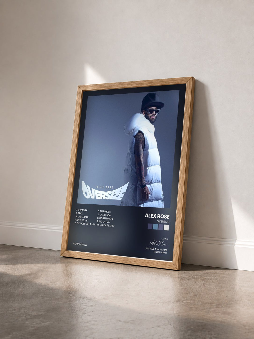 #bois Tableau de l'album Oversize de Alex Rose vu de trois quarts, cadre en bois brut