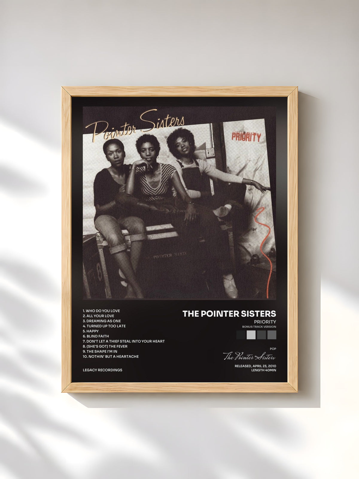 #bois Tableau de l'album Priority (Bonus Track Version) de The Pointer Sisters, cadre en bois brut, imprimé et encadré en France