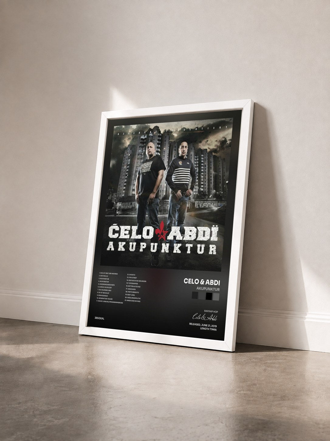 #blanc Tableau de l'album Akupunktur de Celo & Abdi vu de trois quarts, cadre blanc