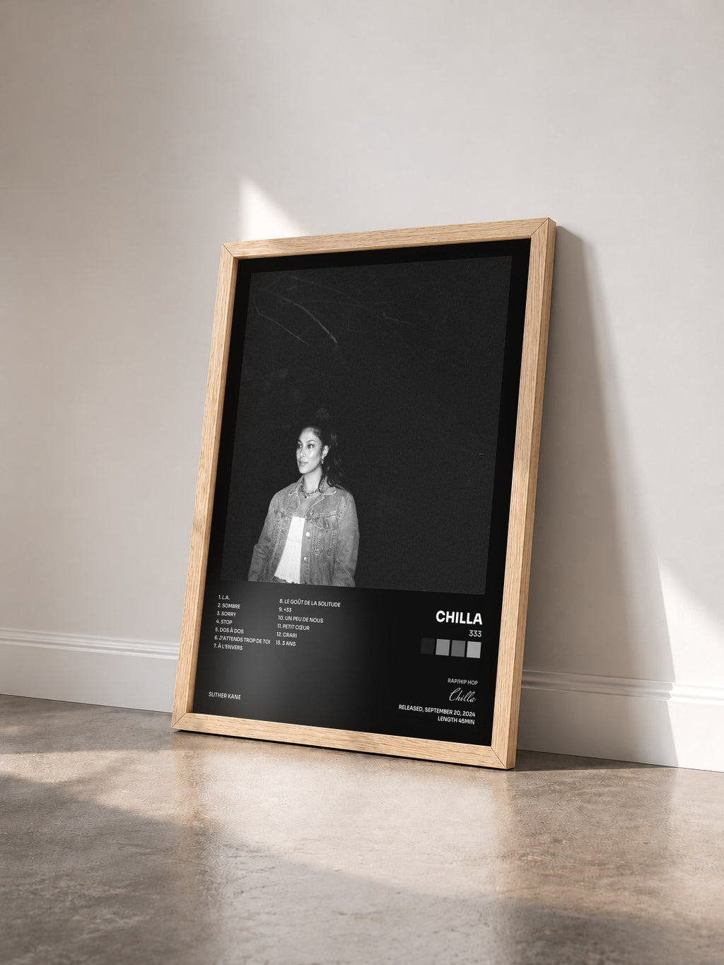 #bois Tableau de l'album 333 de Chilla vu de trois quarts, cadre en bois brut