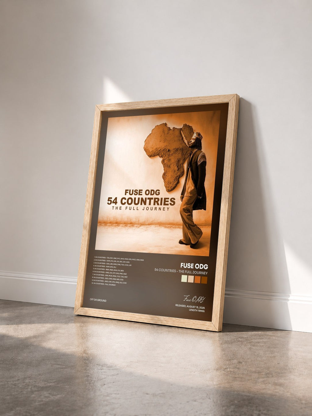 #bois Tableau de l'album 54 Countries - The Full Journey de Fuse ODG vu de trois quarts, cadre en bois brut