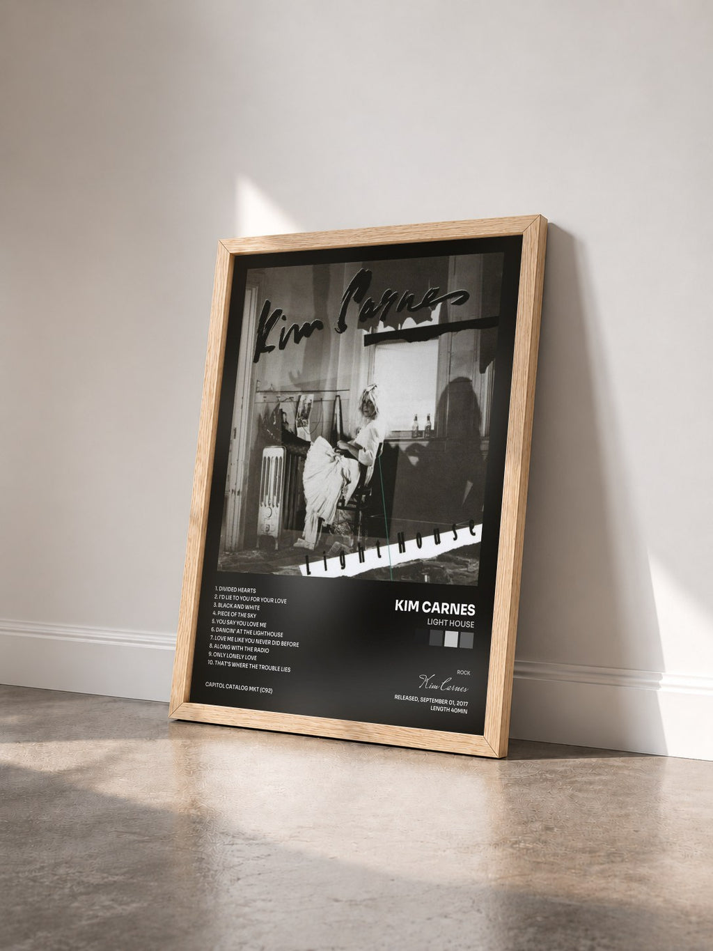 #bois Tableau de l'album Light House de Kim Carnes vu de trois quarts, cadre en bois brut
