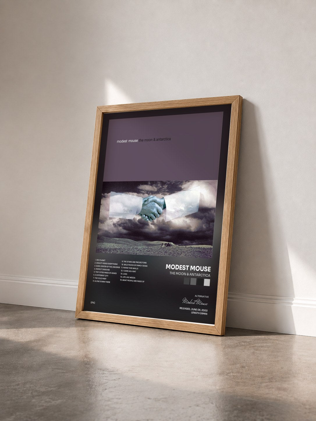 #bois Tableau de l'album The Moon & Antarctica de Modest Mouse vu de trois quarts, cadre en bois brut