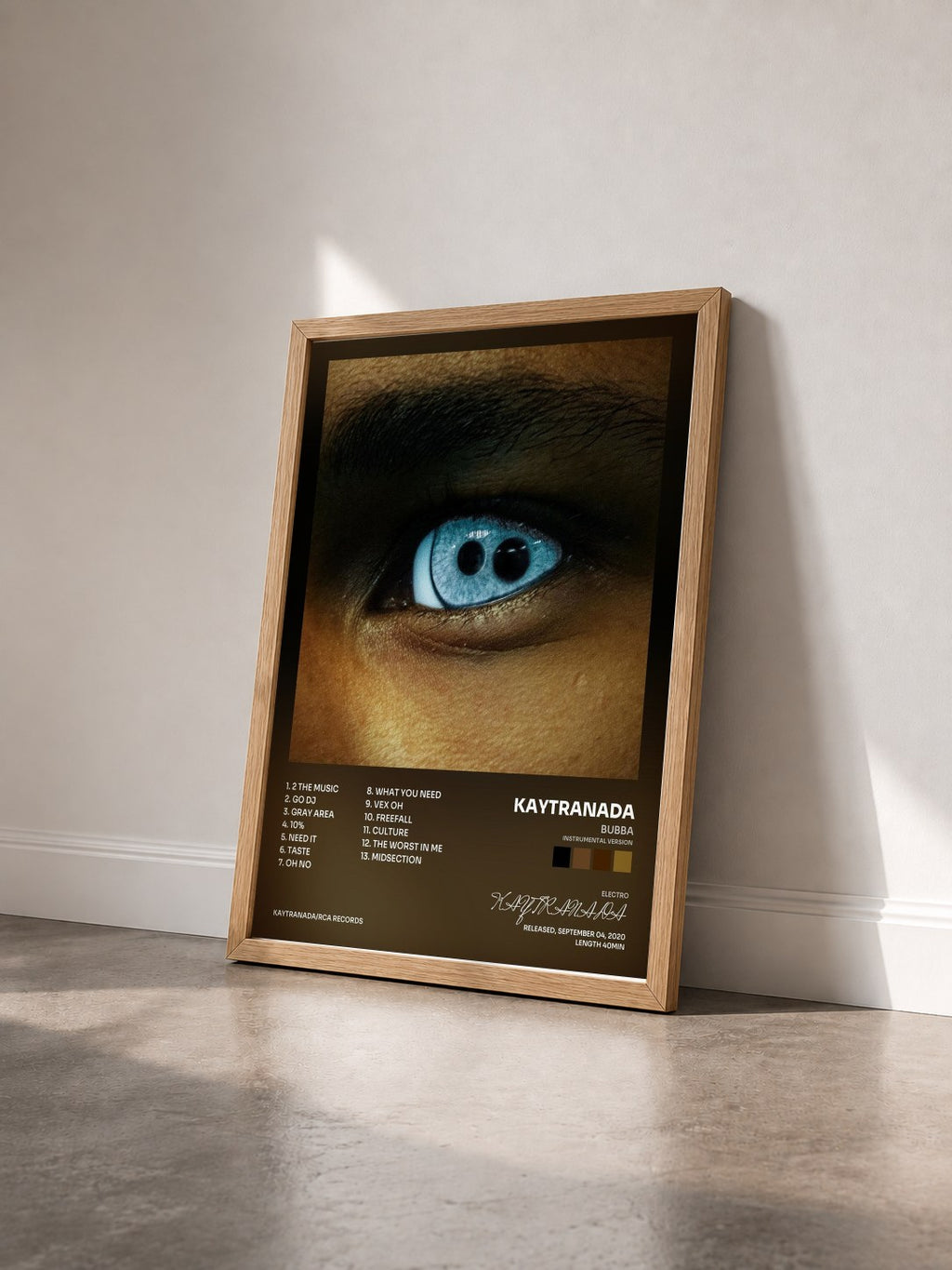 #bois Tableau de l'album BUBBA (Instrumental Version) de KAYTRANADA vu de trois quarts, cadre en bois brut