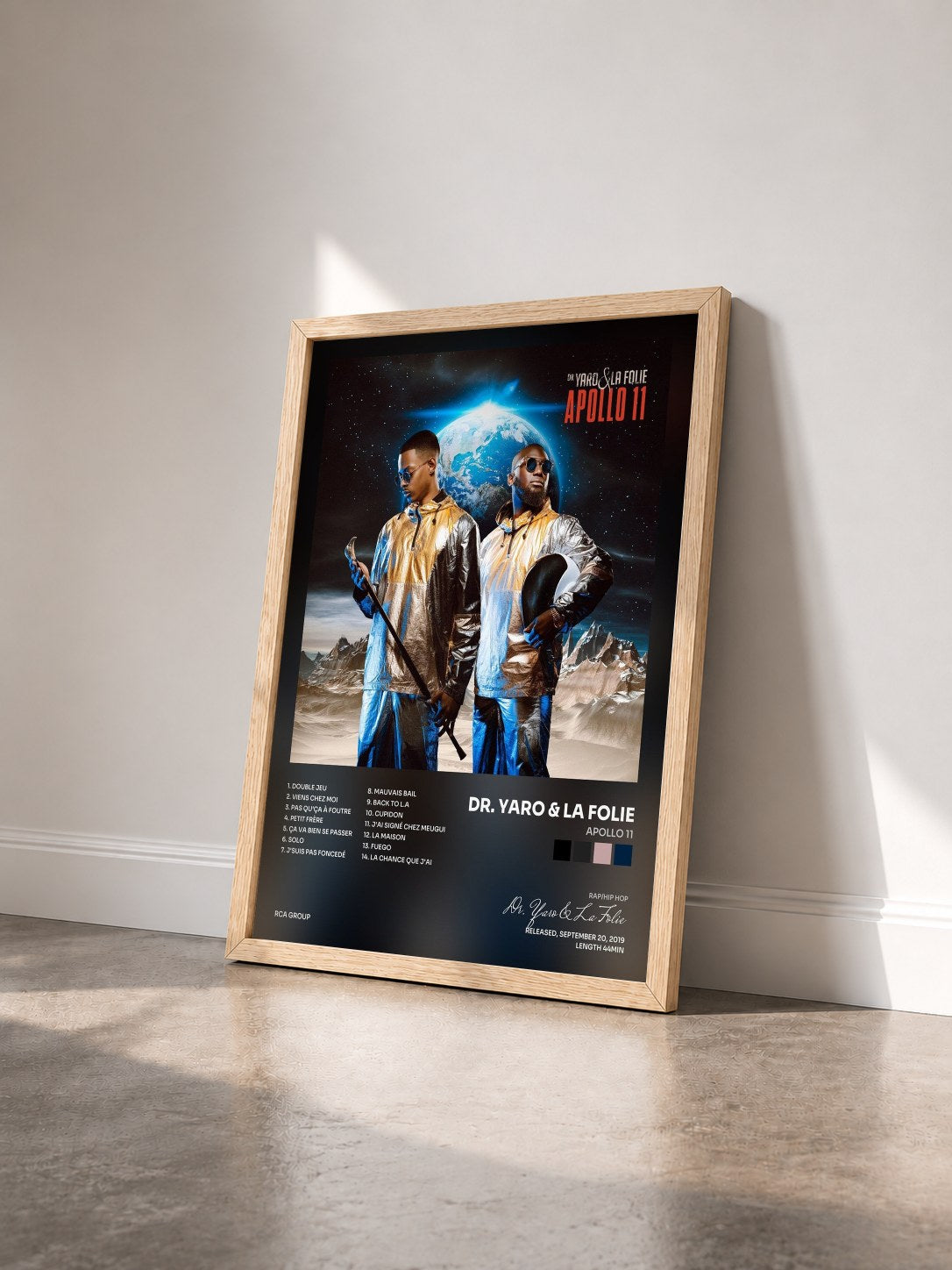 #bois Tableau de l'album Apollo 11 de Dr. Yaro & La Folie vu de trois quarts, cadre en bois brut