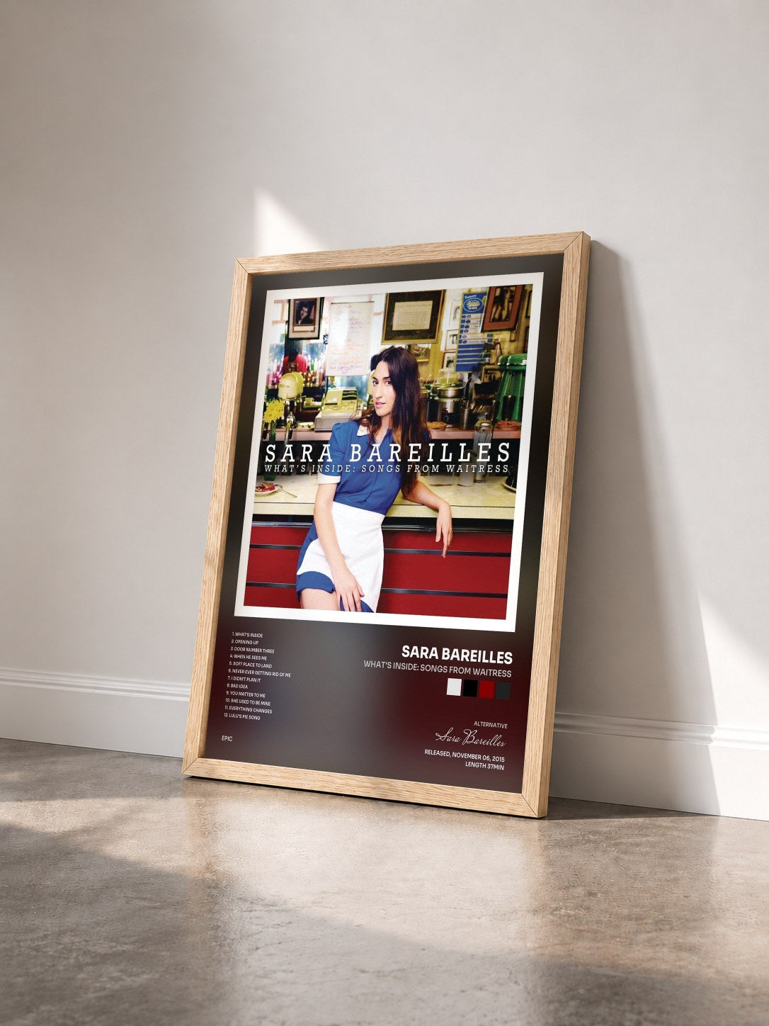 #bois Tableau de l'album What's Inside: Songs from Waitress de Sara Bareilles vu de trois quarts, cadre en bois brut