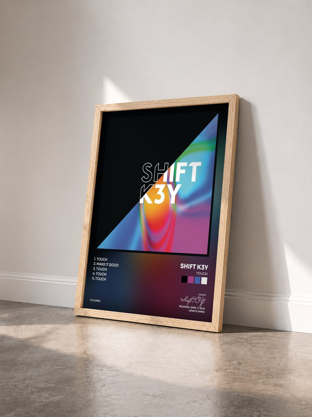 #bois Tableau de l'album Touch de Shift K3Y vu de trois quarts, cadre en bois brut