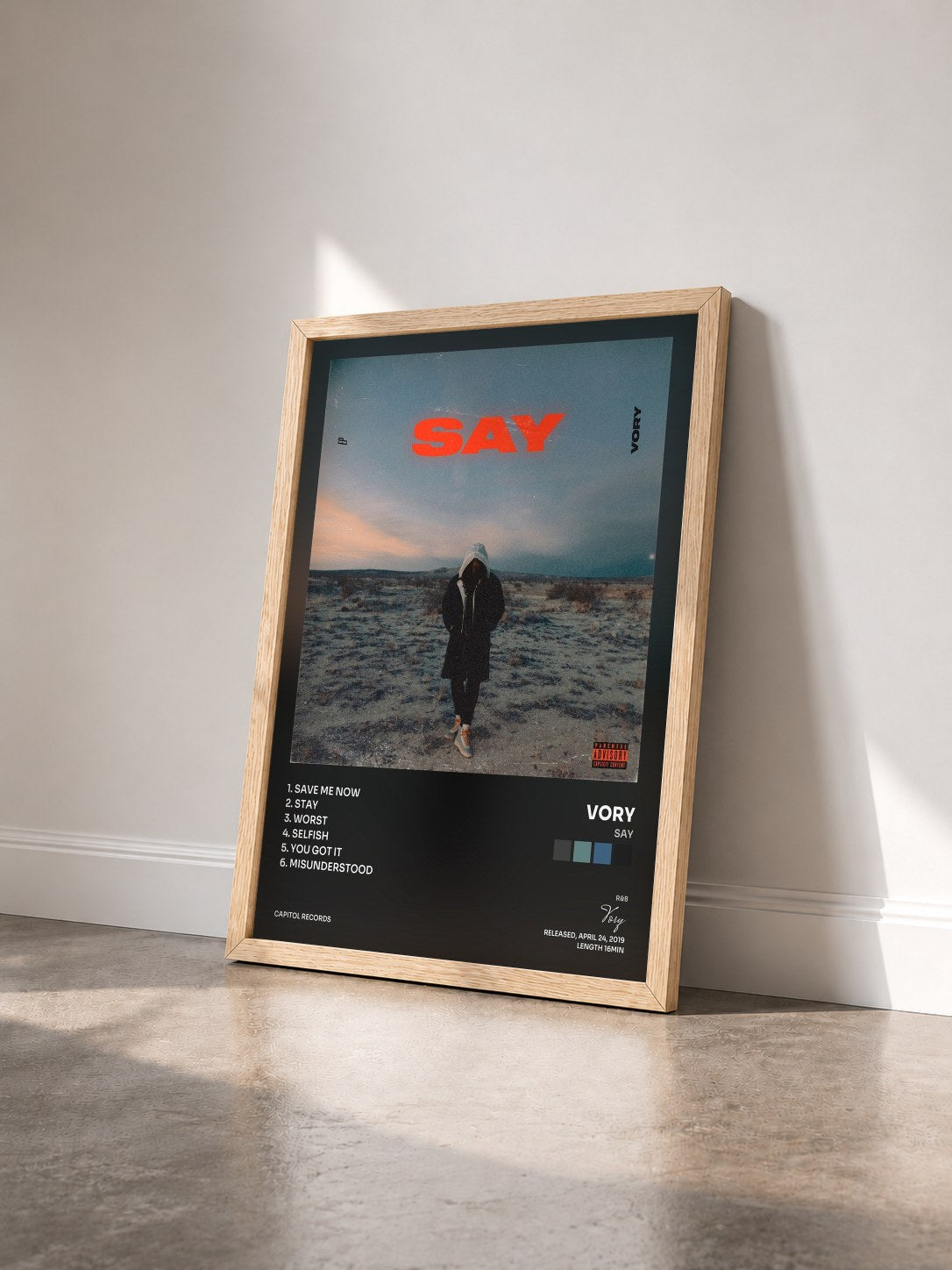 #bois Tableau de l'album SAY de Vory vu de trois quarts, cadre en bois brut