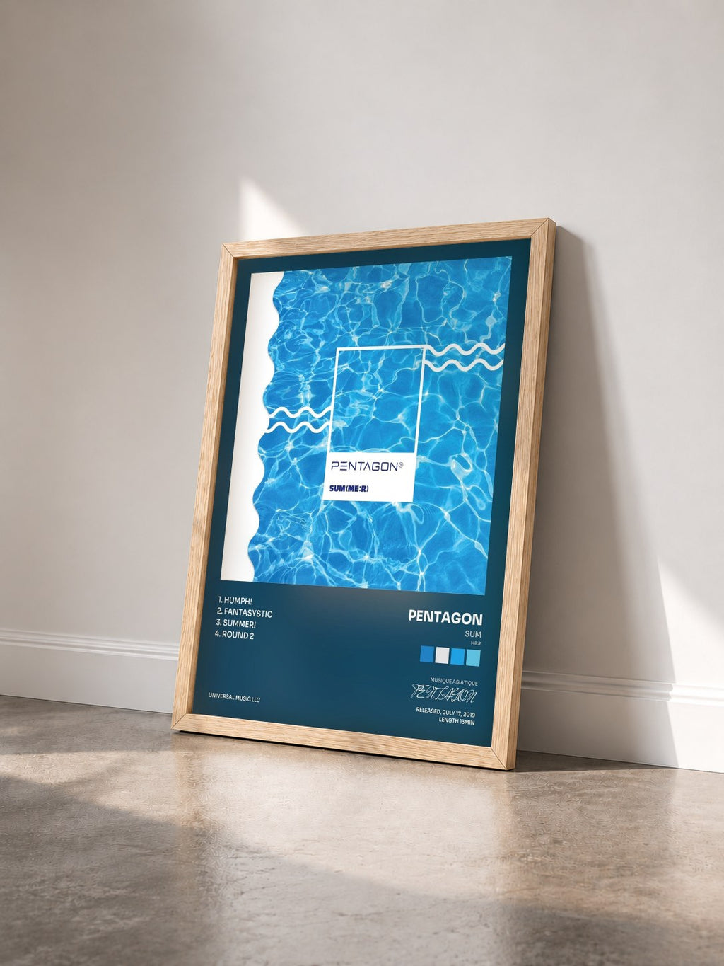 #bois Tableau de l'album SUM(ME:R) de PENTAGON vu de trois quarts, cadre en bois brut
