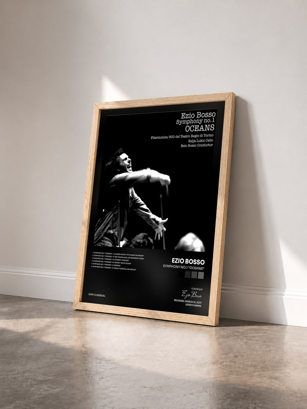 #bois Tableau de l'album Symphony No.1 "Oceans" de Ezio Bosso vu de trois quarts, cadre en bois brut