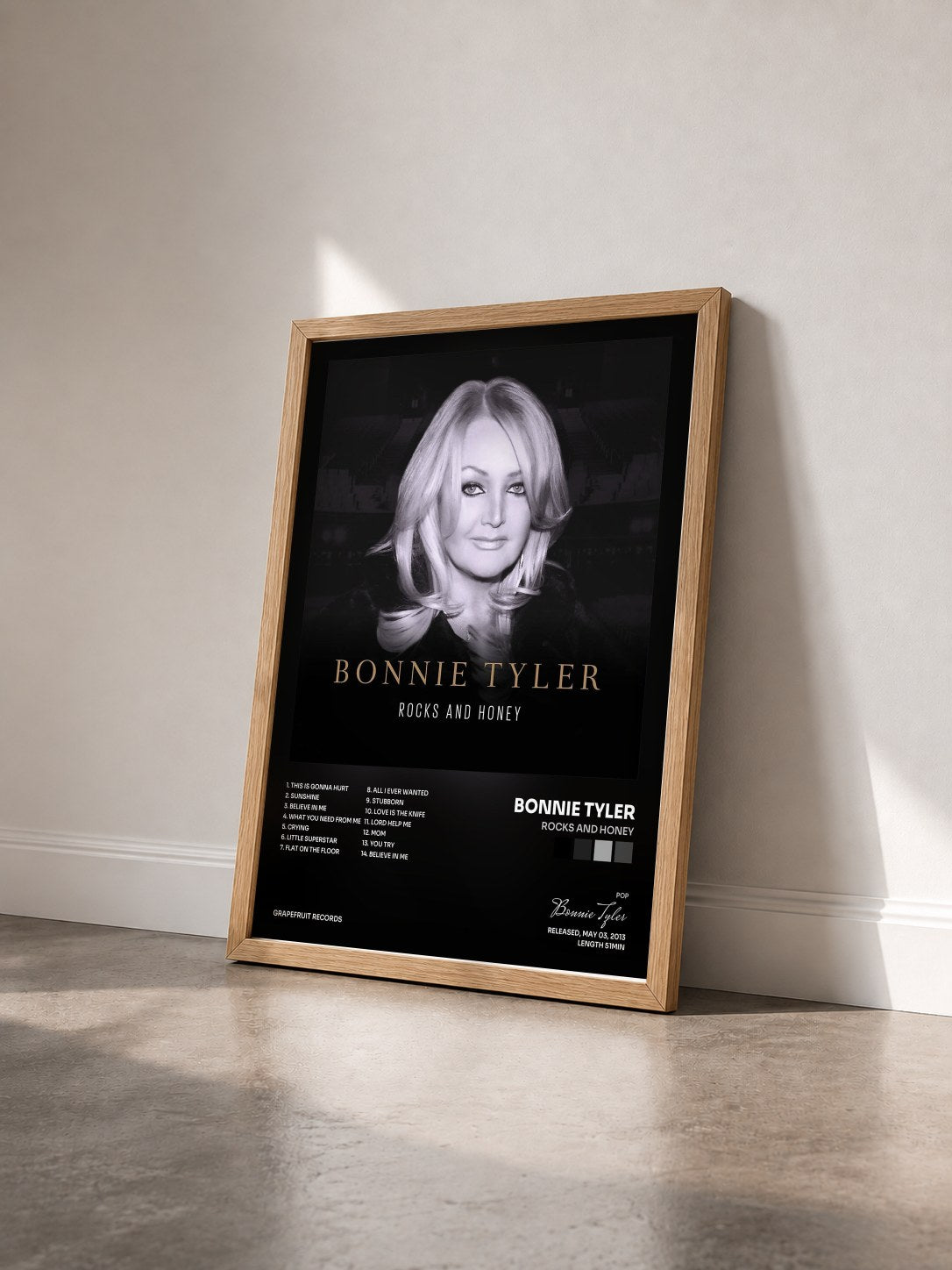 #bois Tableau de l'album Rocks and Honey de Bonnie Tyler vu de trois quarts, cadre en bois brut