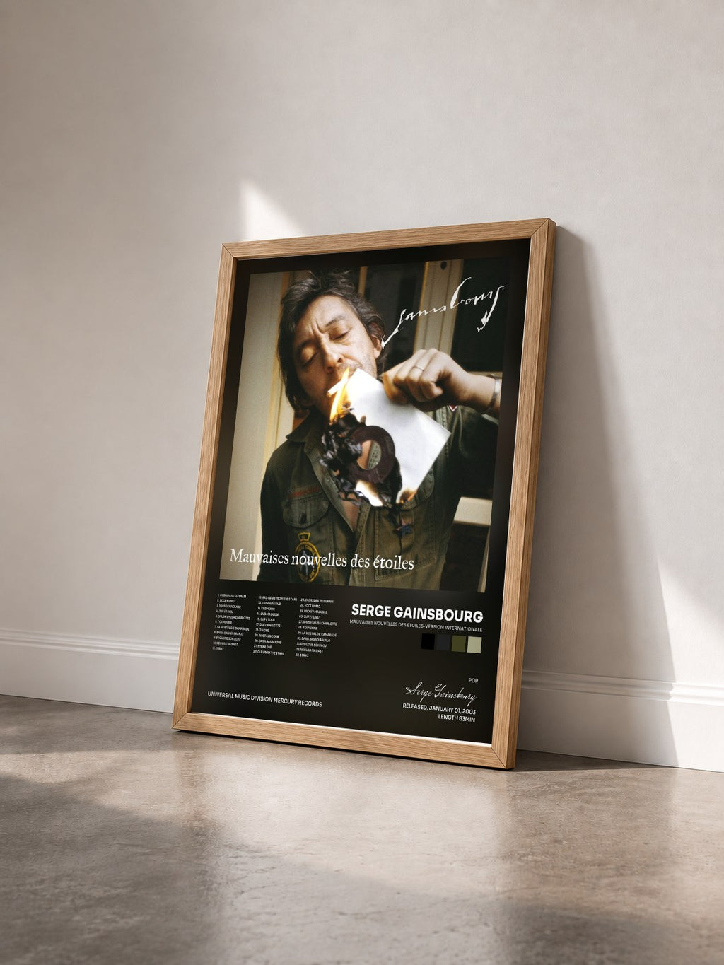 #bois Tableau de l'album Mauvaises Nouvelles Des Etoiles-Version Internationale de Serge Gainsbourg vu de trois quarts, cadre en bois brut