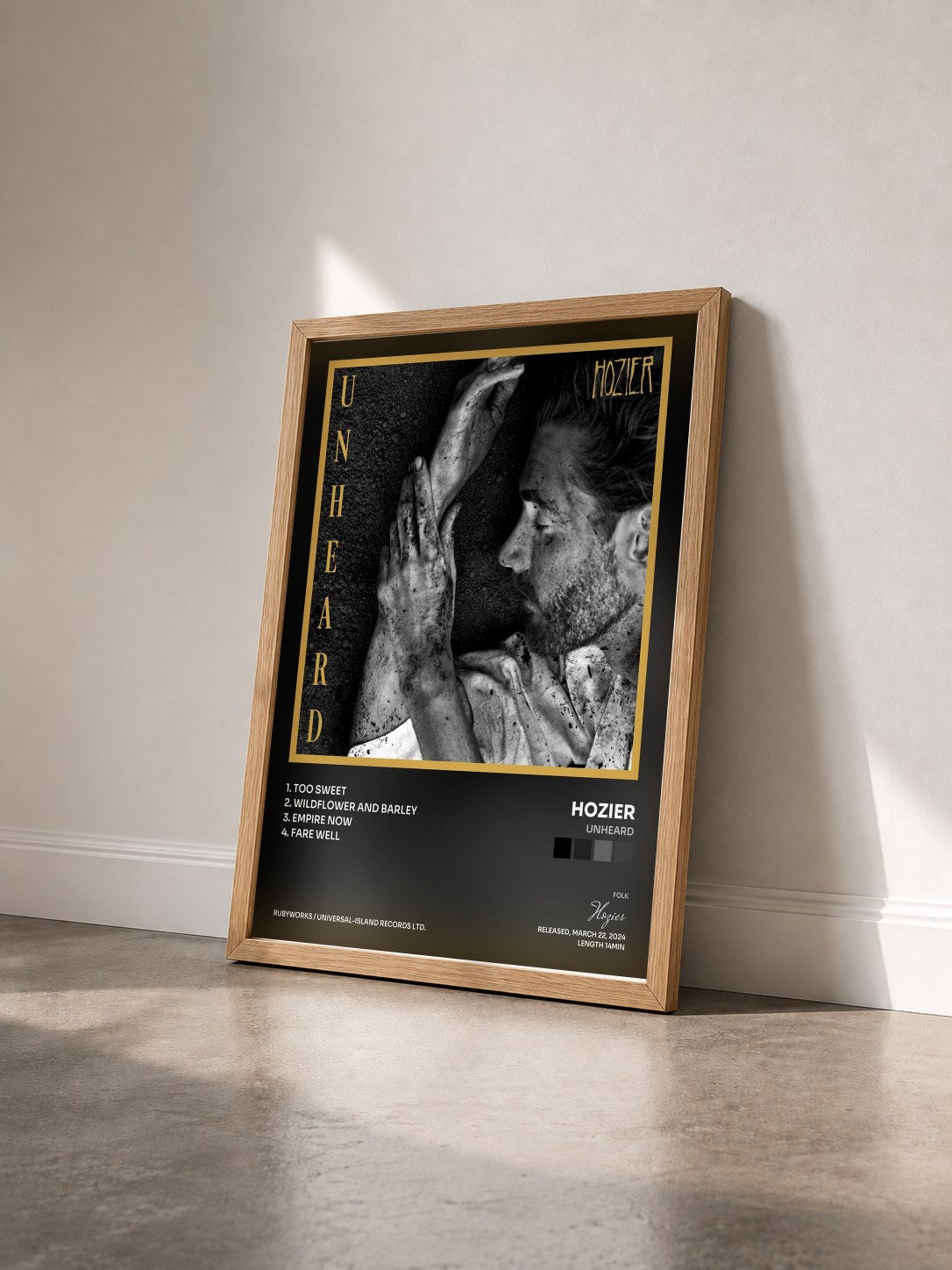 #bois Tableau de l'album Unheard de Hozier vu de trois quarts, cadre en bois brut