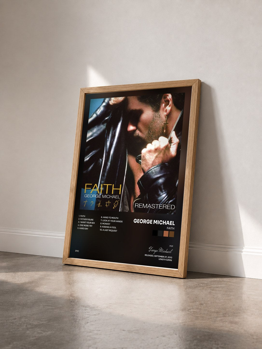 #bois Tableau de l'album Faith de George Michael vu de trois quarts, cadre en bois brut